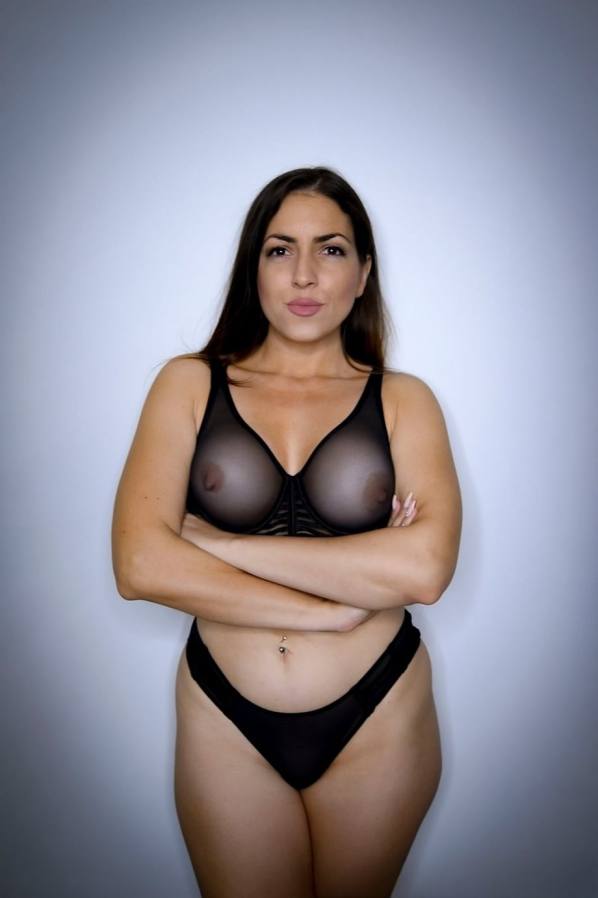 Wrestling match ends with Valentina Bellucci taking cock