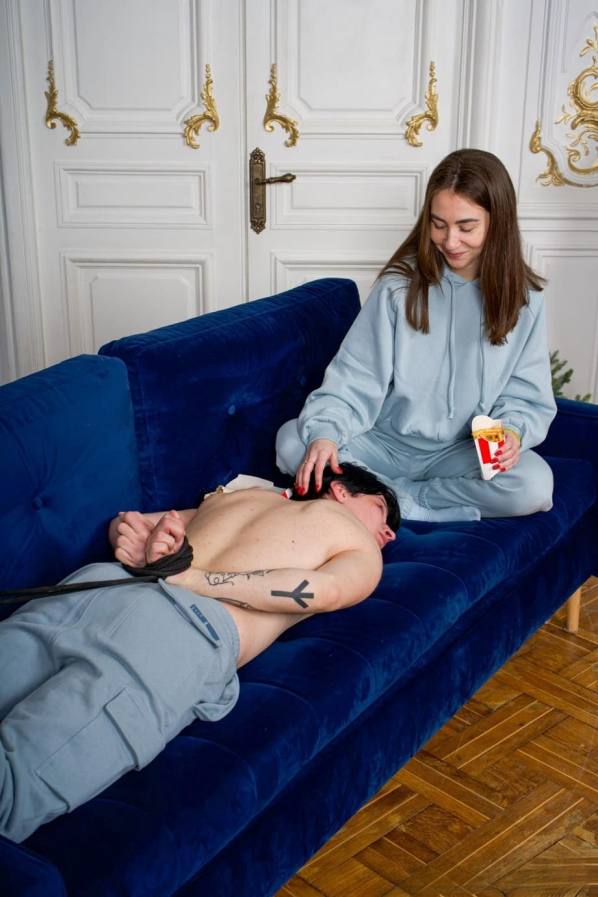 Tattooed stepbro gets a sloppy blowjob from Vivian