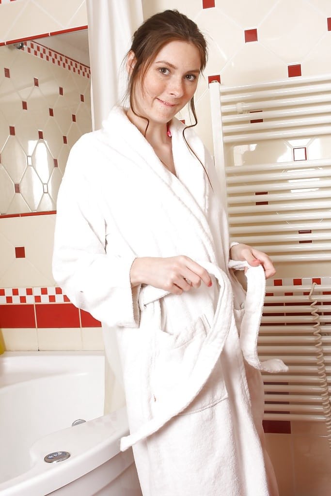 Naked Tatum soaps her small tits in the tub