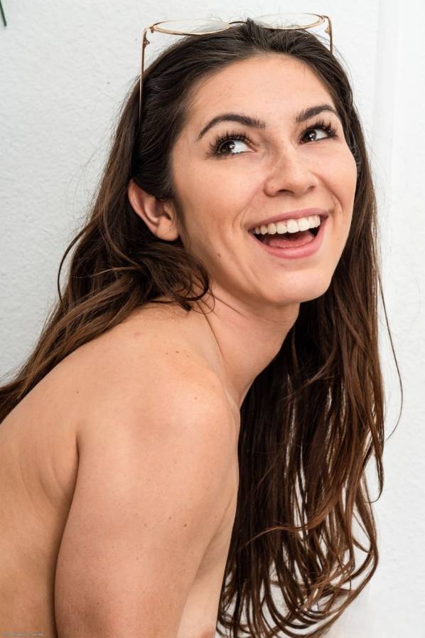 Gianna Gem nude, spreads pussy then twerks that ass