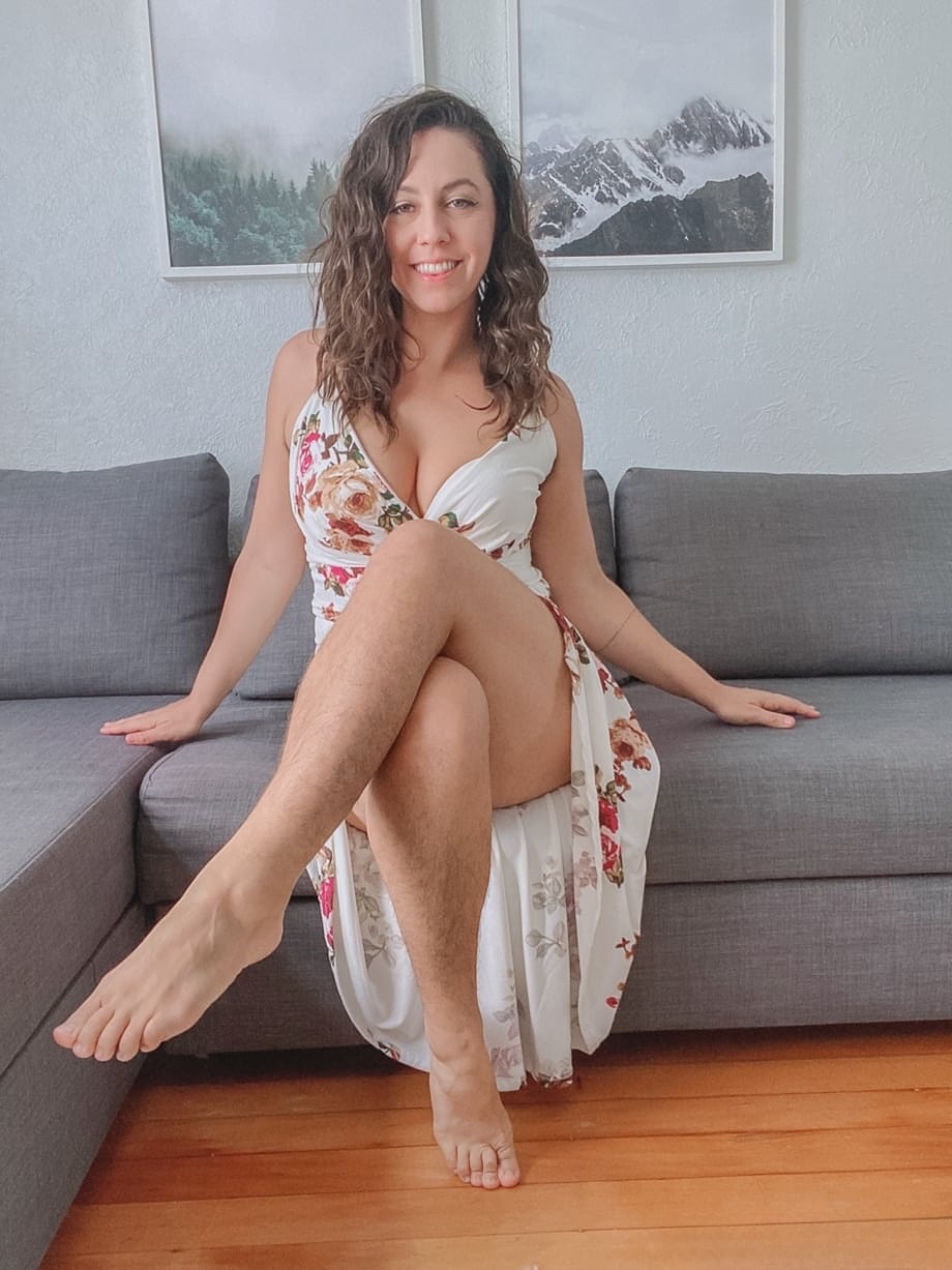 Porn Photo - Nikki Silver shows hairy pussy and juicy tits