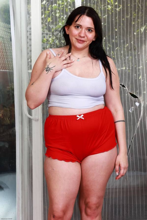 Riley Jean spreads her huge ass, gaped pussy and butt