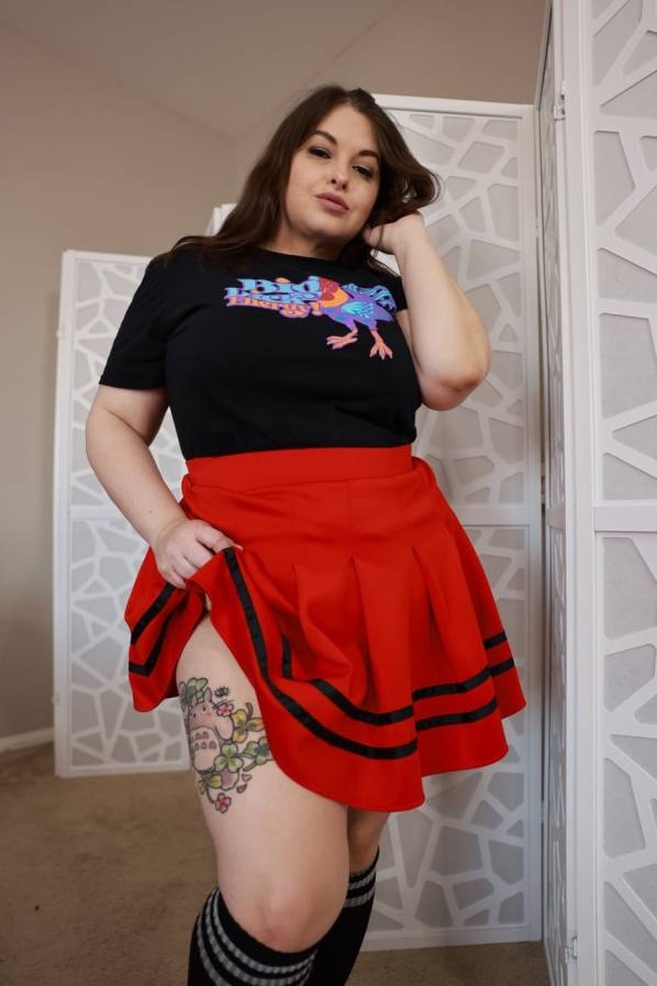 Genesis Green spreads her fat ass, then eats Sydney