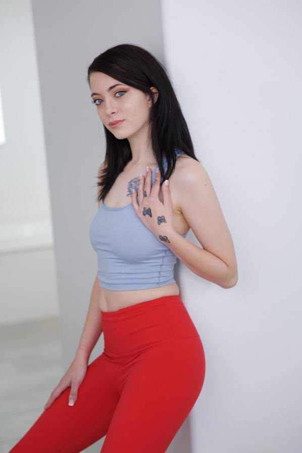 Corra Cox bares tits and that huge ass