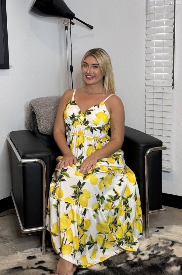 Kaylee the blonde amateur strips bare for solo play