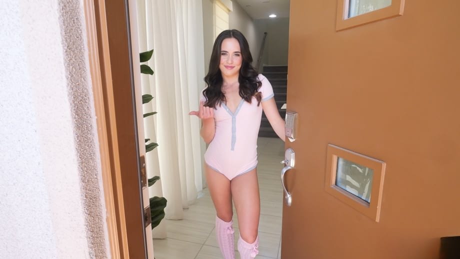 Daisy Pheonix gets fucked on swing, cum in pussy