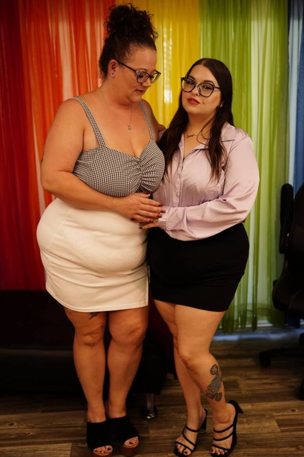 Curvy BBW Sydney Screams makes out with chubby Jessica Lust