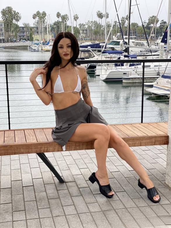 Bikini babe Charlie gets cock POV after dock tease