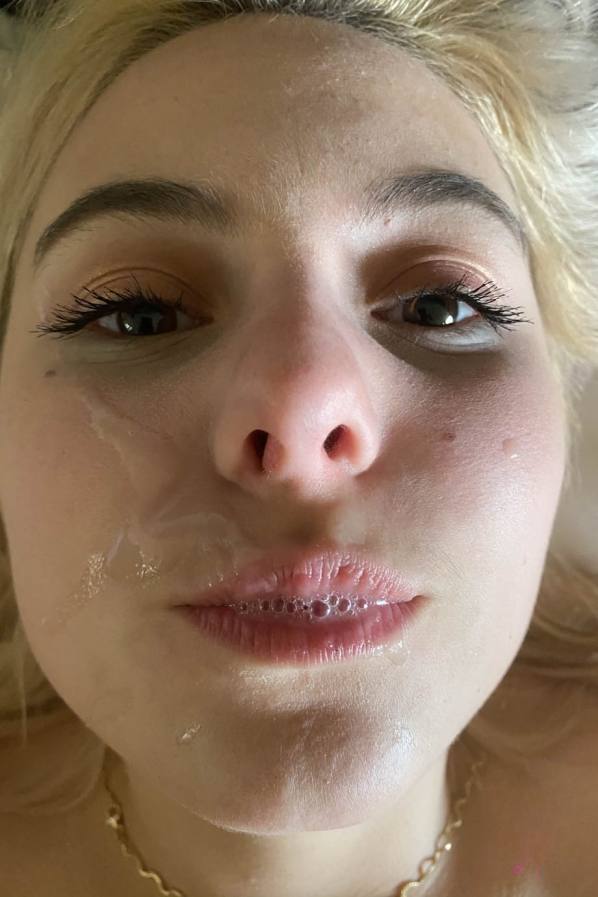 Aria Banks spreads wide, big ass and wet pussy solo fuck