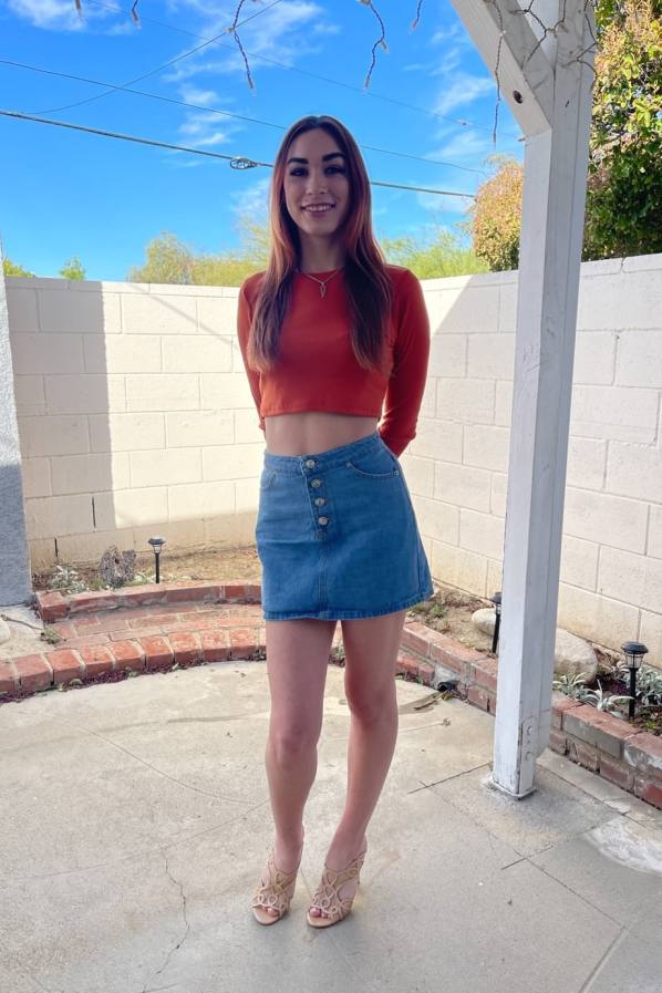 Nude first pose by redhead Delilah Day strips