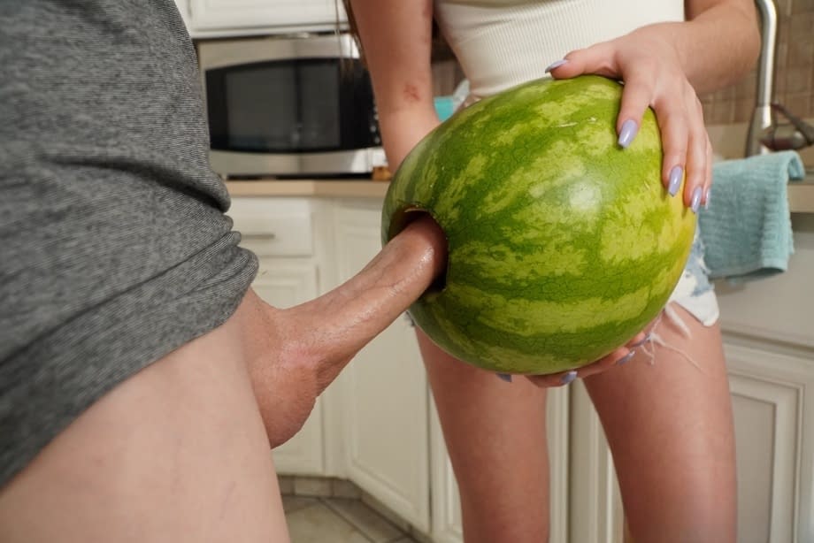 Winter Jade Sucks And Rides A Big Dick In The Kitchen
