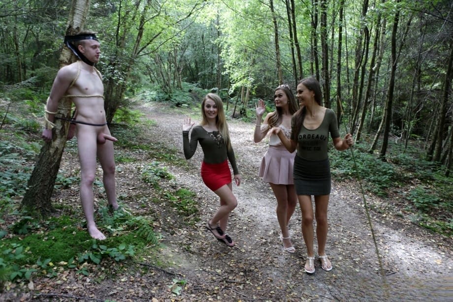 Fuck, college girls suck a stranger's cock in the woods