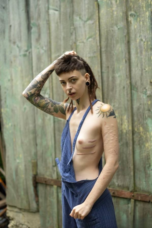 Naked backyard bash: gender-fluid hotties strip down