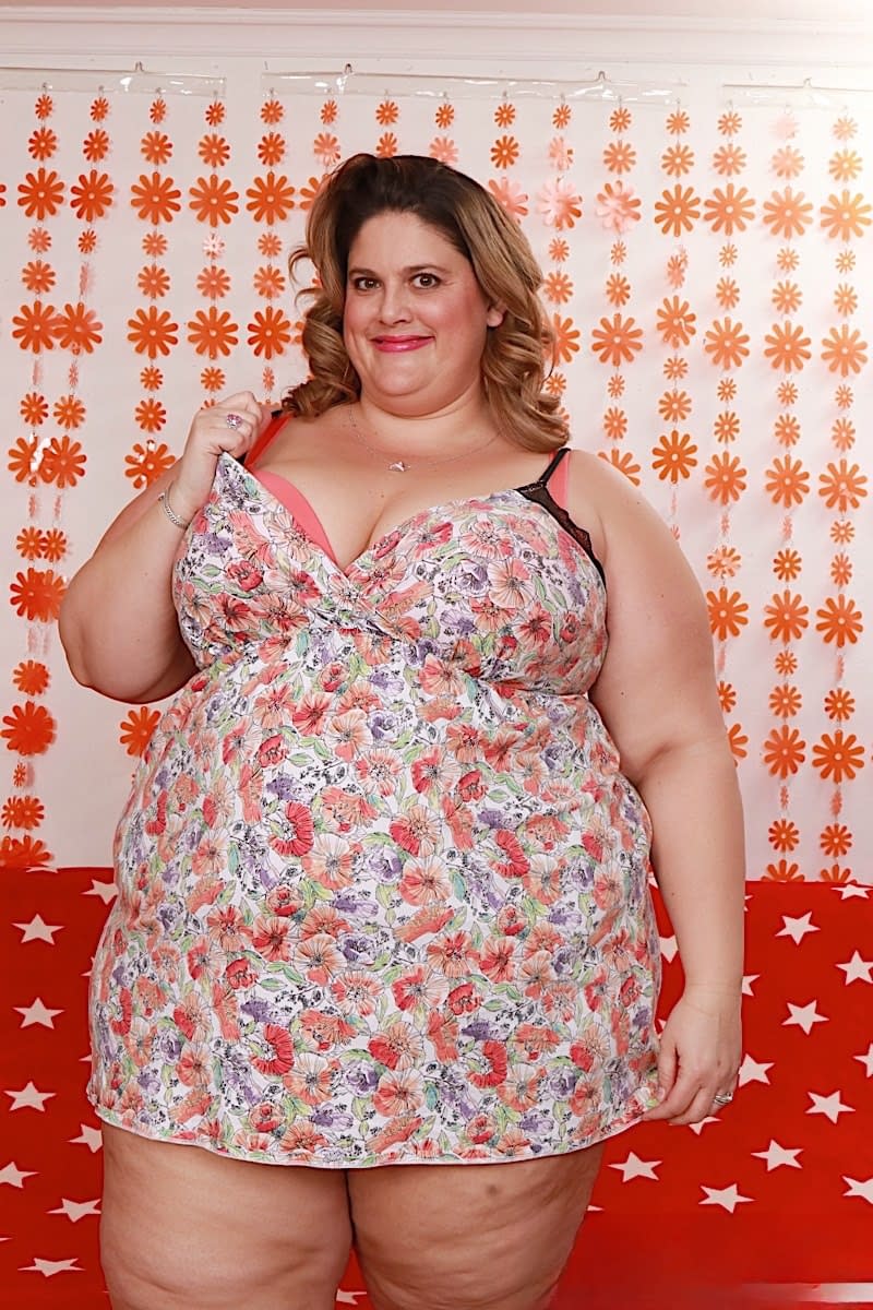 Erin Green's massive curves bounce free as she strips naked