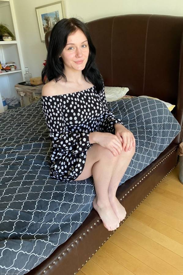 Hairy pits and bush on amateur Rosalyn Sphinx