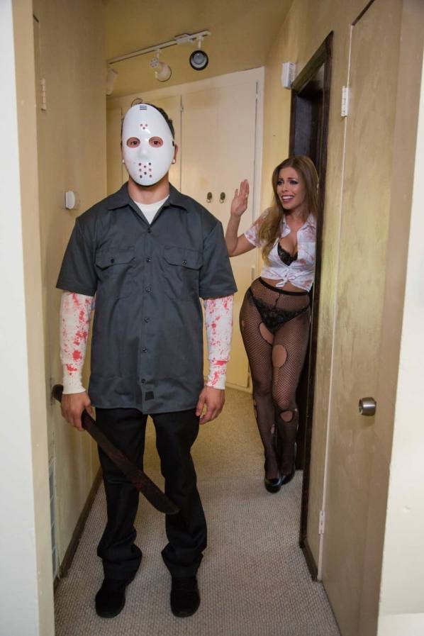 Halloween fuck: Britney's ripped pantyhose pussy pounded