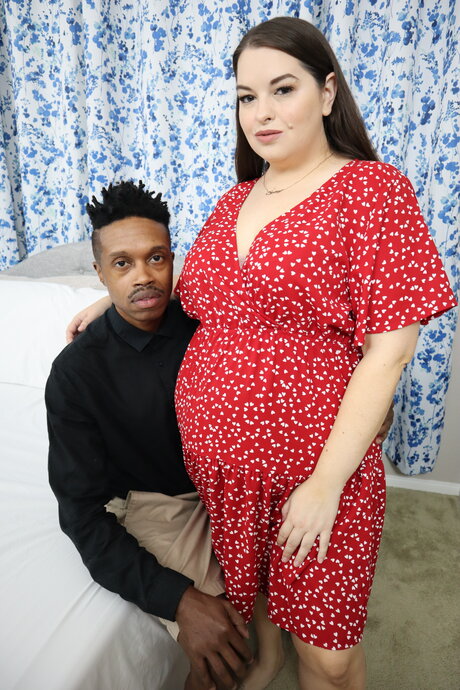 Fucking her black lover, tattooed BBW Sydney Screams takes