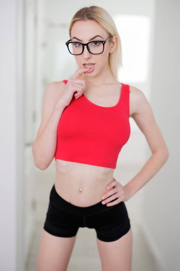 Glasses slut Tristan Summers bares nice tits and fucks all