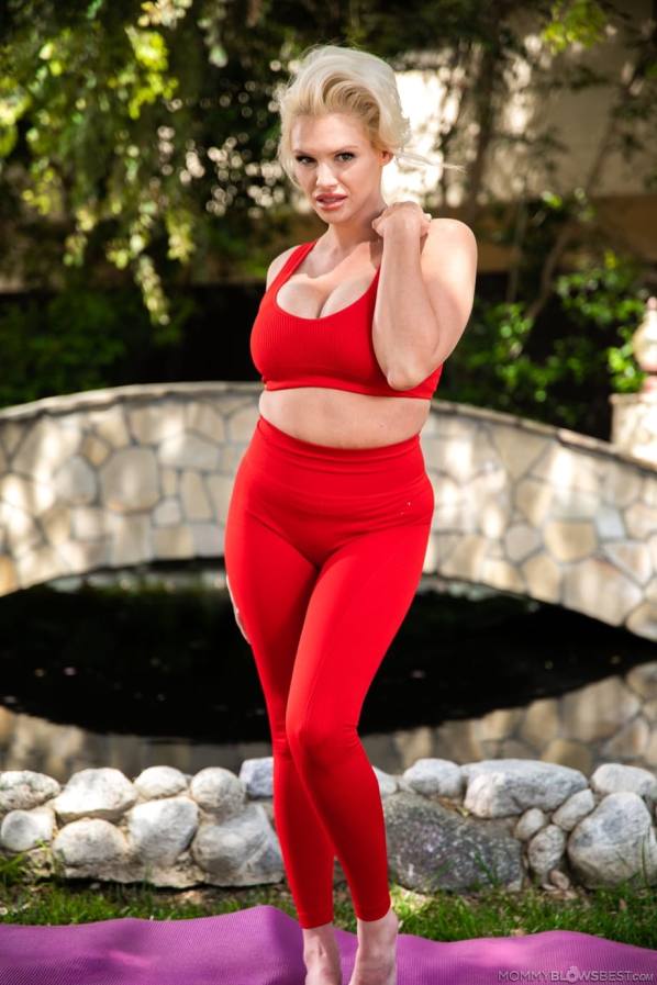Sucking cock, Charli Phoenix blows a hard shaft outdoors