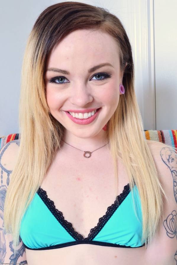 Porn Photo - Chloe Carter tattooed body gets ass spread wide