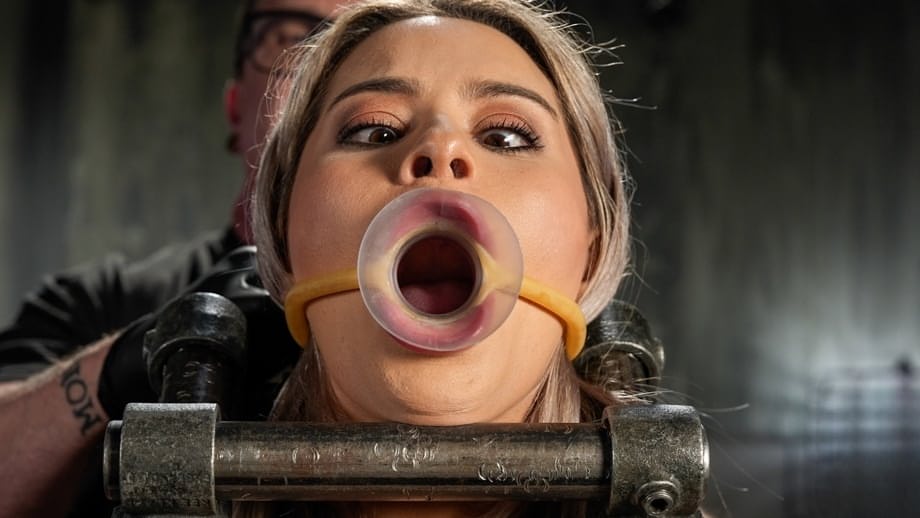 Dungeon fuck slave training for Nicole Aria