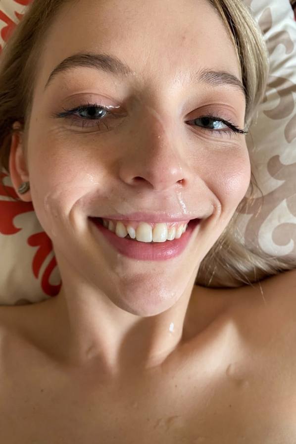 Sex Photo: Lily Larimar spreads bare pussy wide on the bed