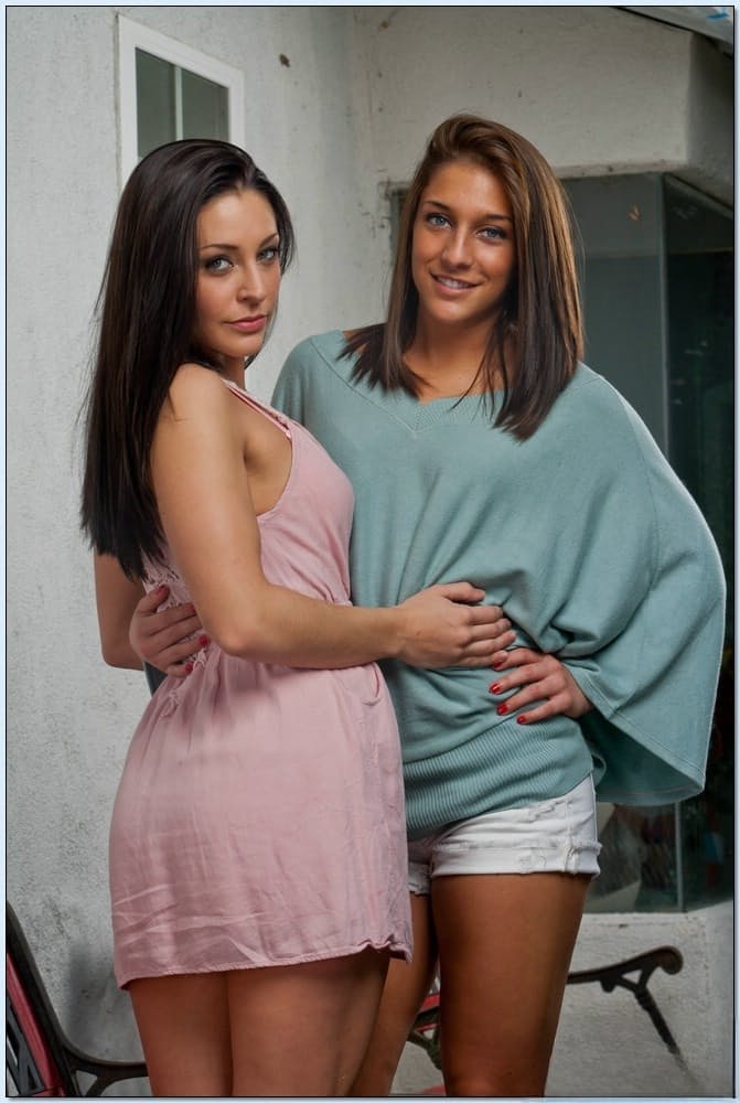Hot lesbians Gracie Glam & Mischa Brooks fuck
