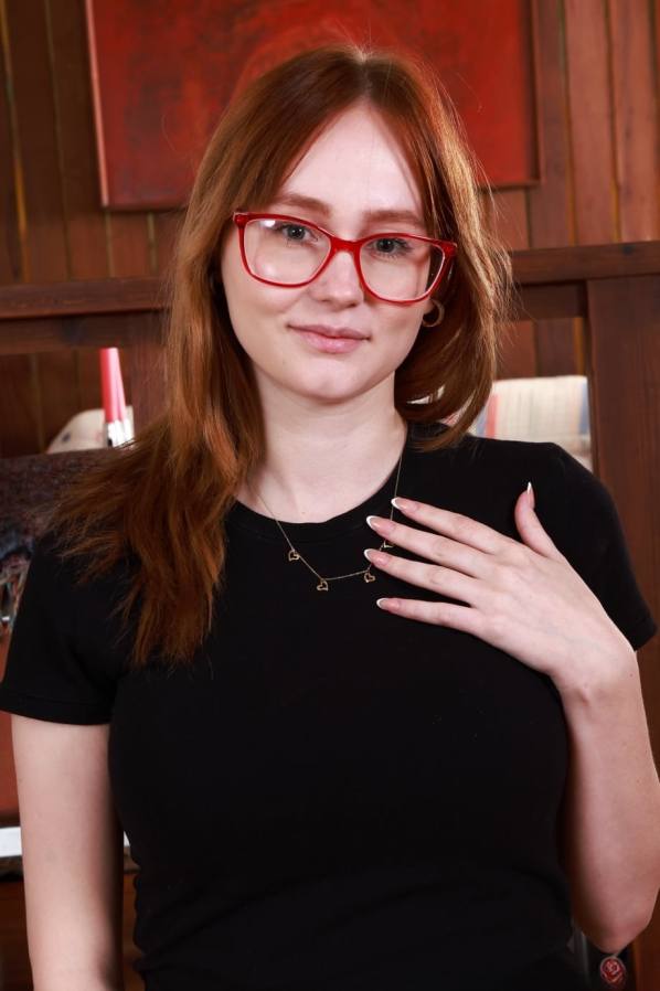 Naked redhead Alicia Williams fingers her wet pussy