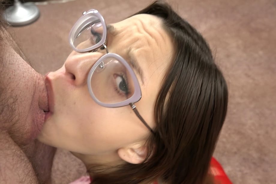 Honey Hayes amateur nerd gagging on cock