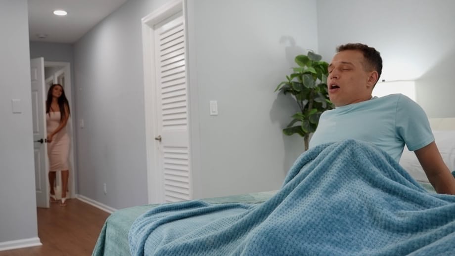 Stepmom Gia Vendetti fucks son and his GF together