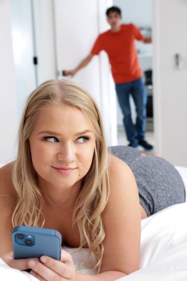 Stepbro fucks Harley King's trimmed wet pussy