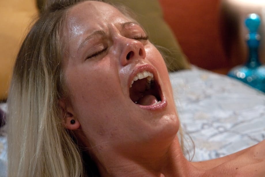 Machine dildo pounds Holly Heart's pussy hard