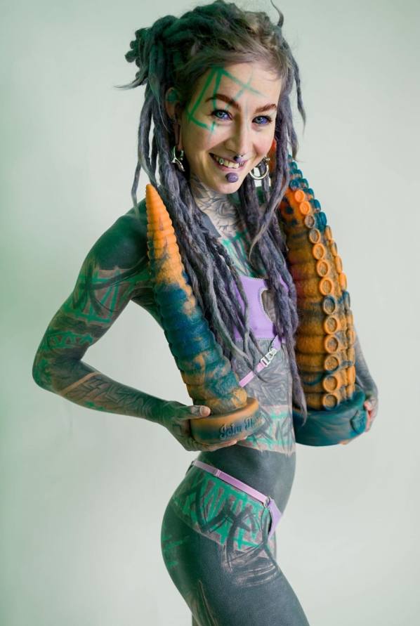 Anuskatzz nude grips two taintacle toys, tattoos on full display