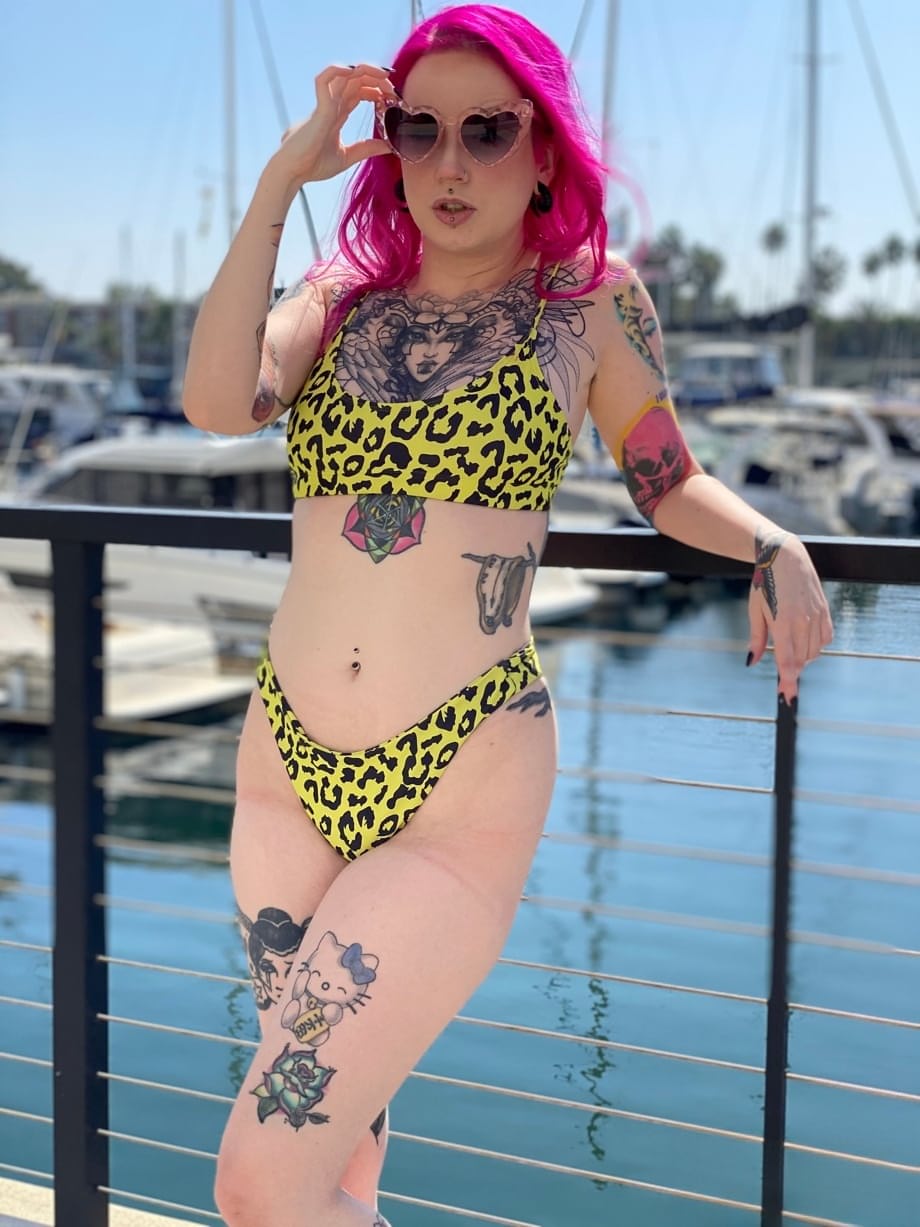 She sucks cock POV, pink-haired inked Lady Lazarus