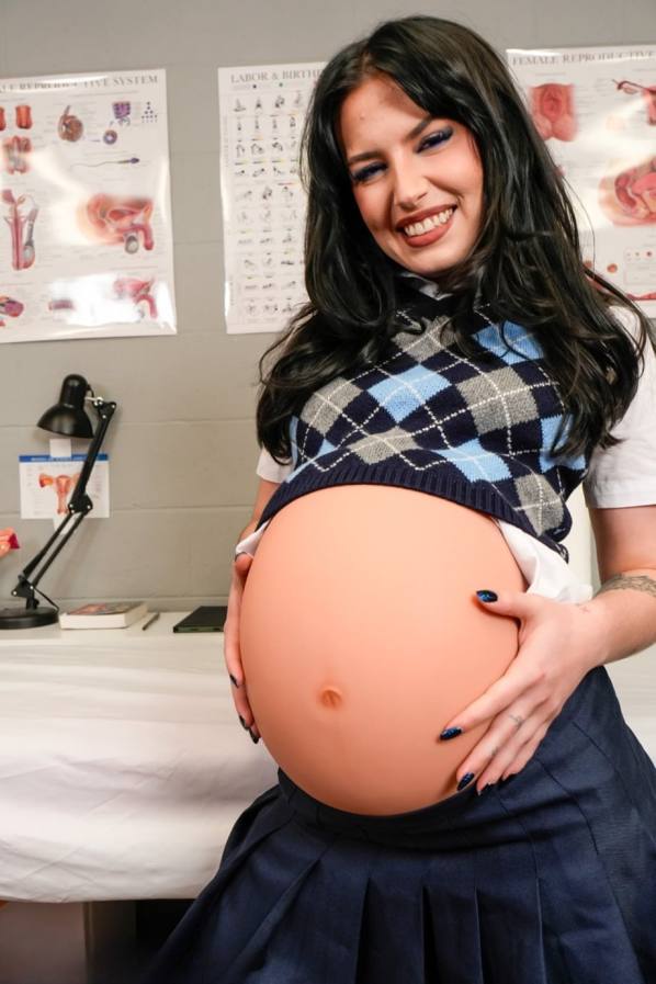 Faking pregnancy gets Chanel Camryn balls-deep in doc's cock
