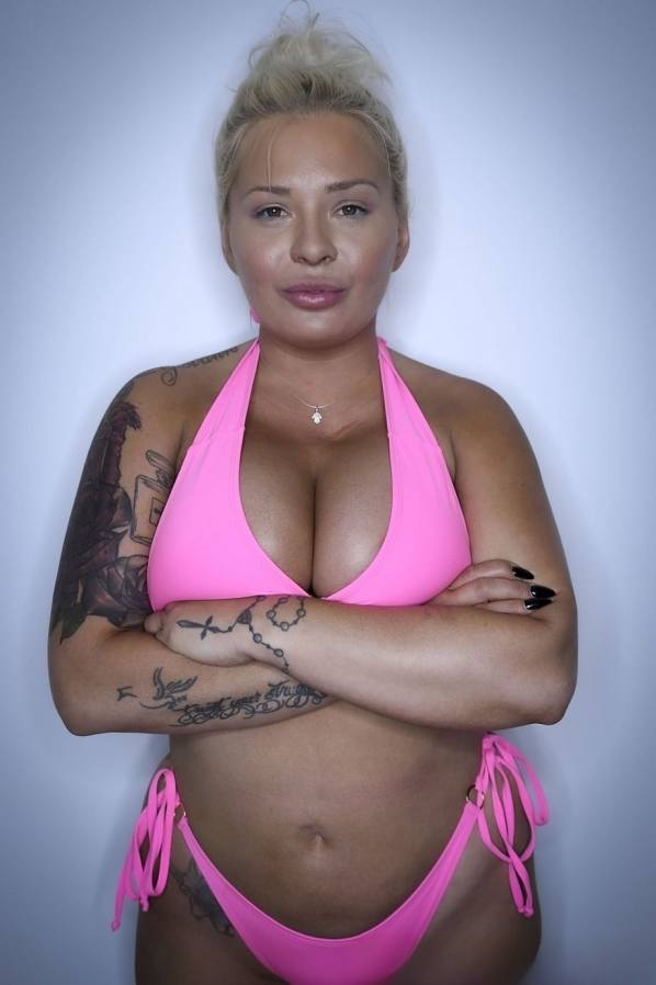 Inked coach strips London Rose, fucks her hard