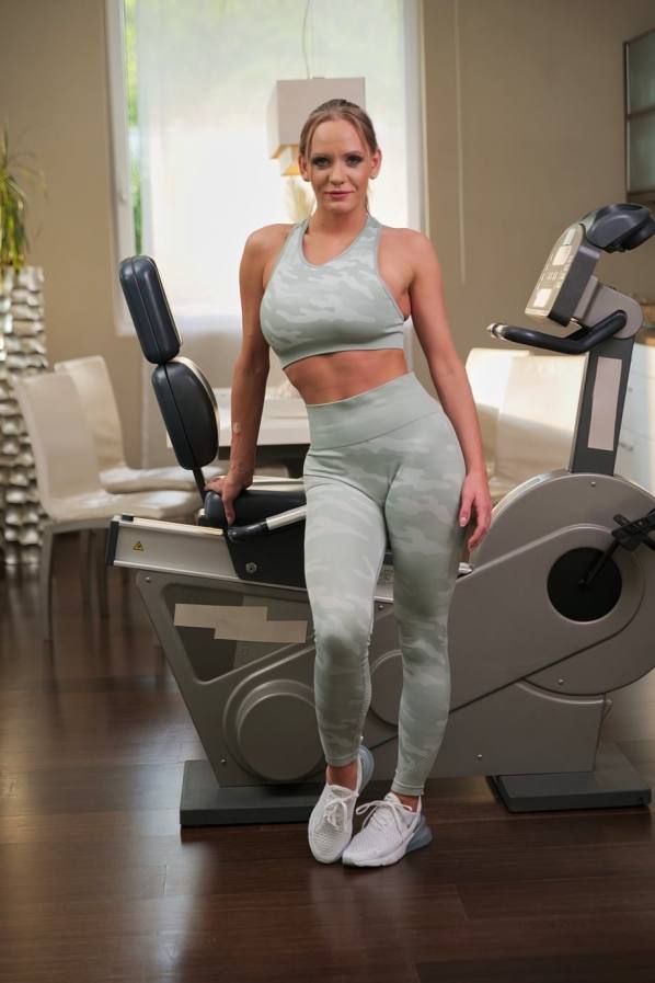 Big tits MILF takes cock in ass at gym