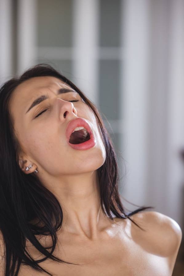Brunette babe Alyssa Bounty gets her mouth and pussy fucked deep