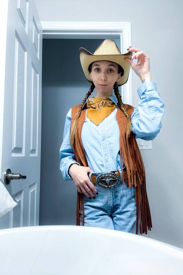 Ranch hand Danny fucks Breezy Bri's wet pussy