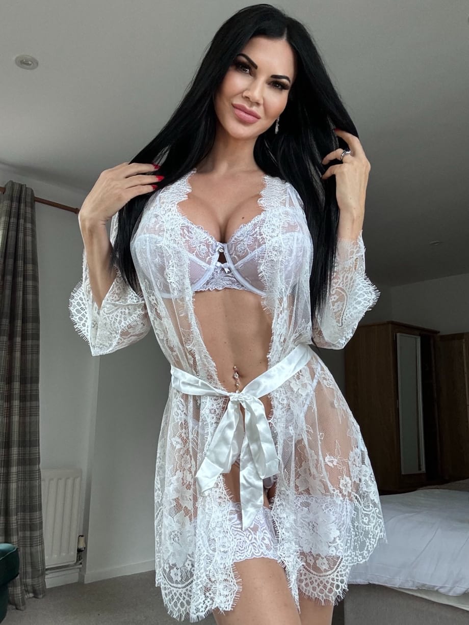 Jasmine Jae teases huge tits in hot lingerie fuck clip