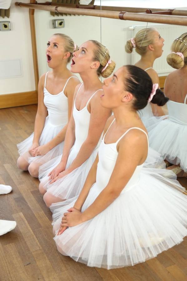 Porn photo: Ballet teacher fucks pantyless dancers in wild