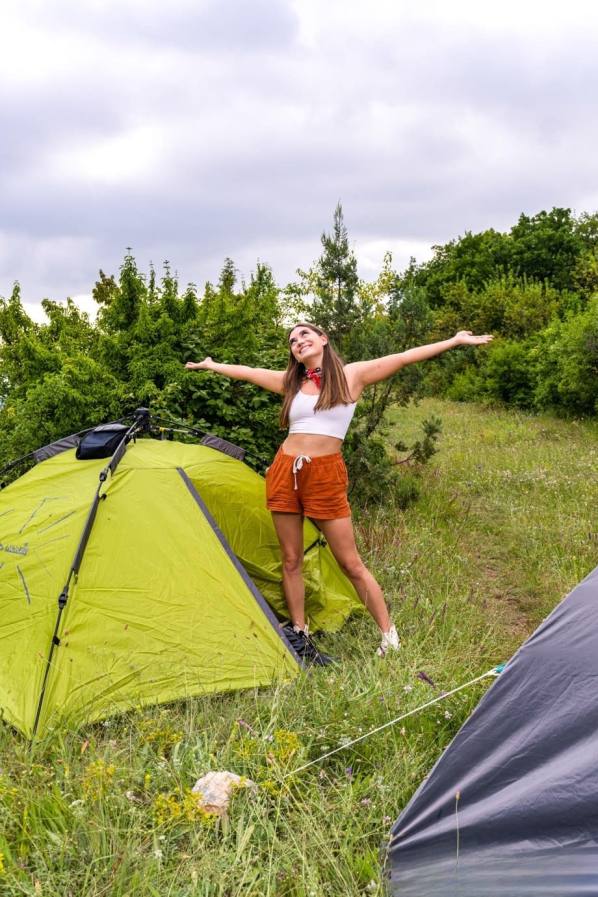 Camping pals strip, kiss, then eat wet pussy