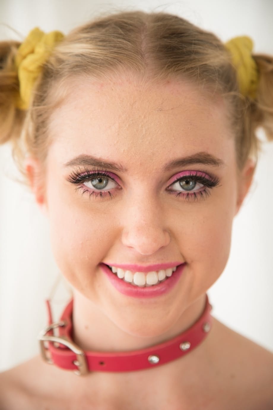 Chloe Cherry's pretty face gets fucked hard