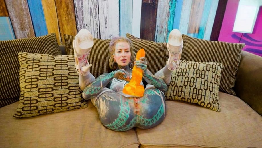 Anuskatzz stuffs dildo deep in her dirty asshole