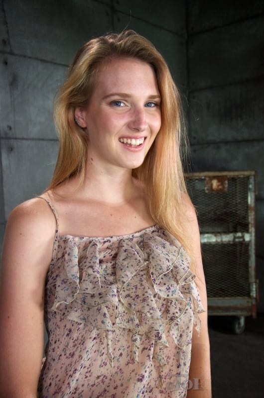 Porn Photo - Ashley Lane dungeon pussy feast