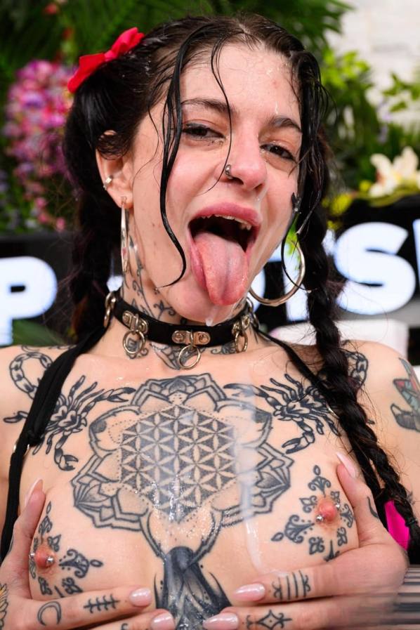 Inked brunette gives sloppy blowjob