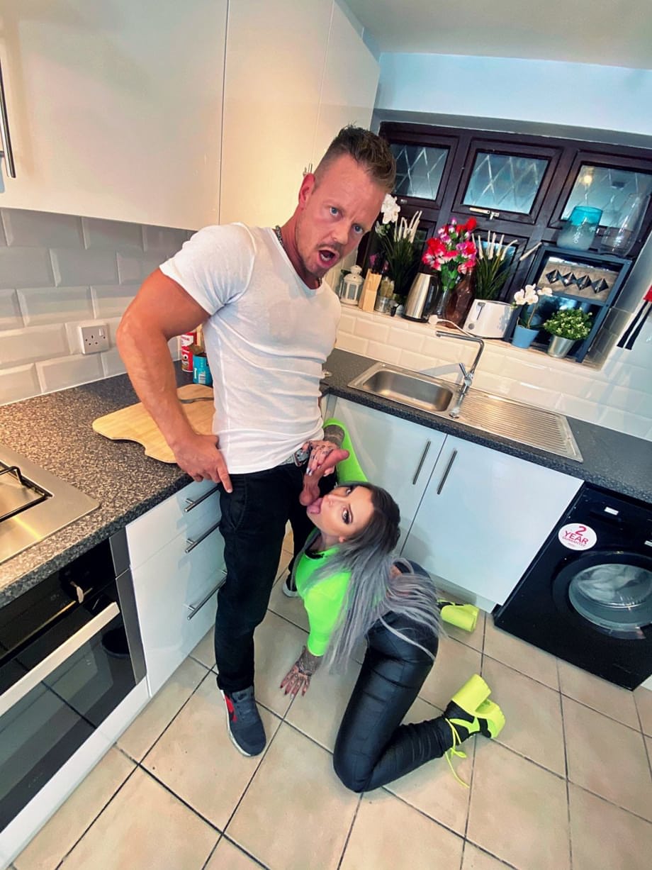 Alexxa Vice takes a hard anal pounding in the kitchen