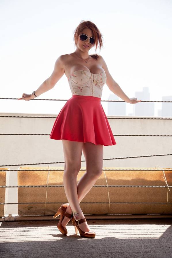 Lilith Lust shows wet pussy under upskirt in Chinatown
