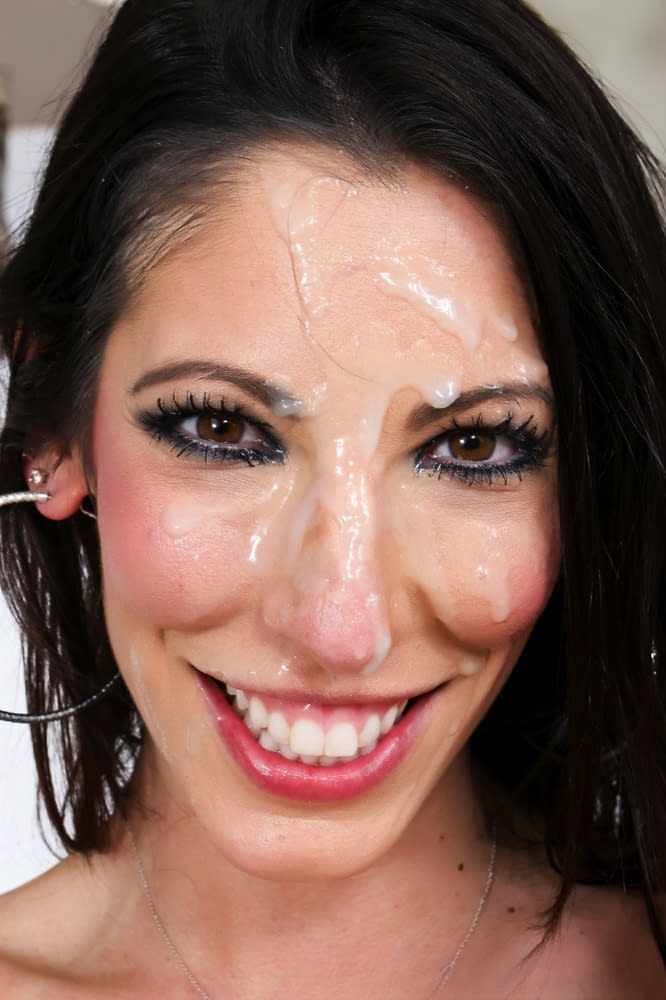 Wet blowjob from curvy MILF Dava Foxx in black nylons