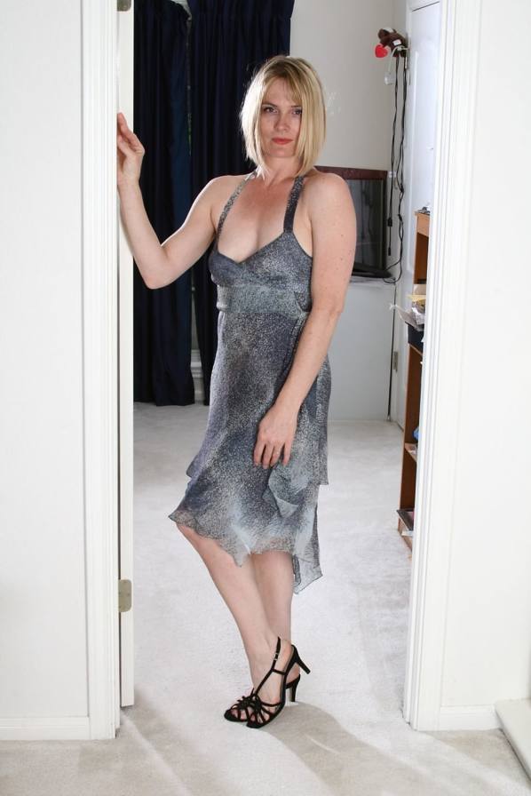 Blonde amateur pulls dress up, shows wet pussy